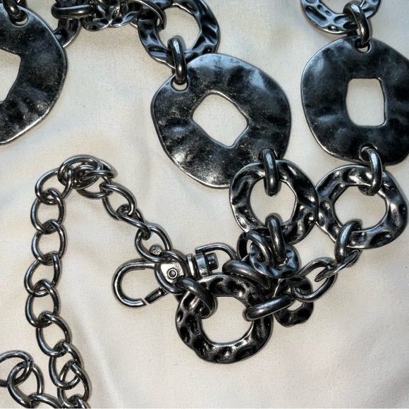 Metal Link Belt with Circles Cinch Belt Adjustable Double Sided - Picture 4 of 10